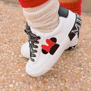 Disney Minnie Mouse Women’s 8.5 Low-top Court Sneakers White Lace Up Whimsical